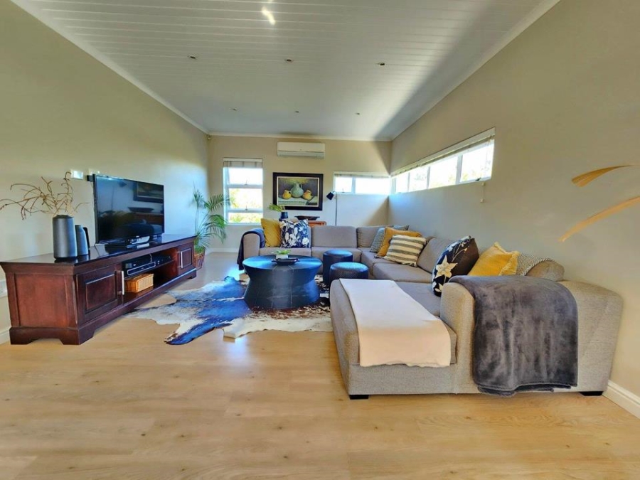 5 Bedroom Property for Sale in Panorama Western Cape